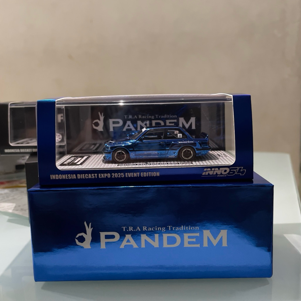 INNO64 - BMW E30 PANDEM ( ROCKET BUNNY )