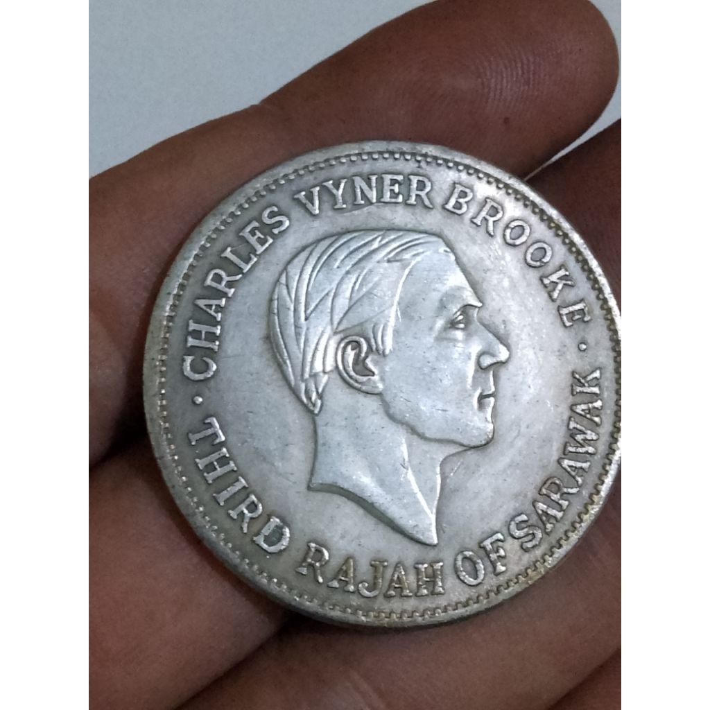 koleksi kecil koin rajah sarawak