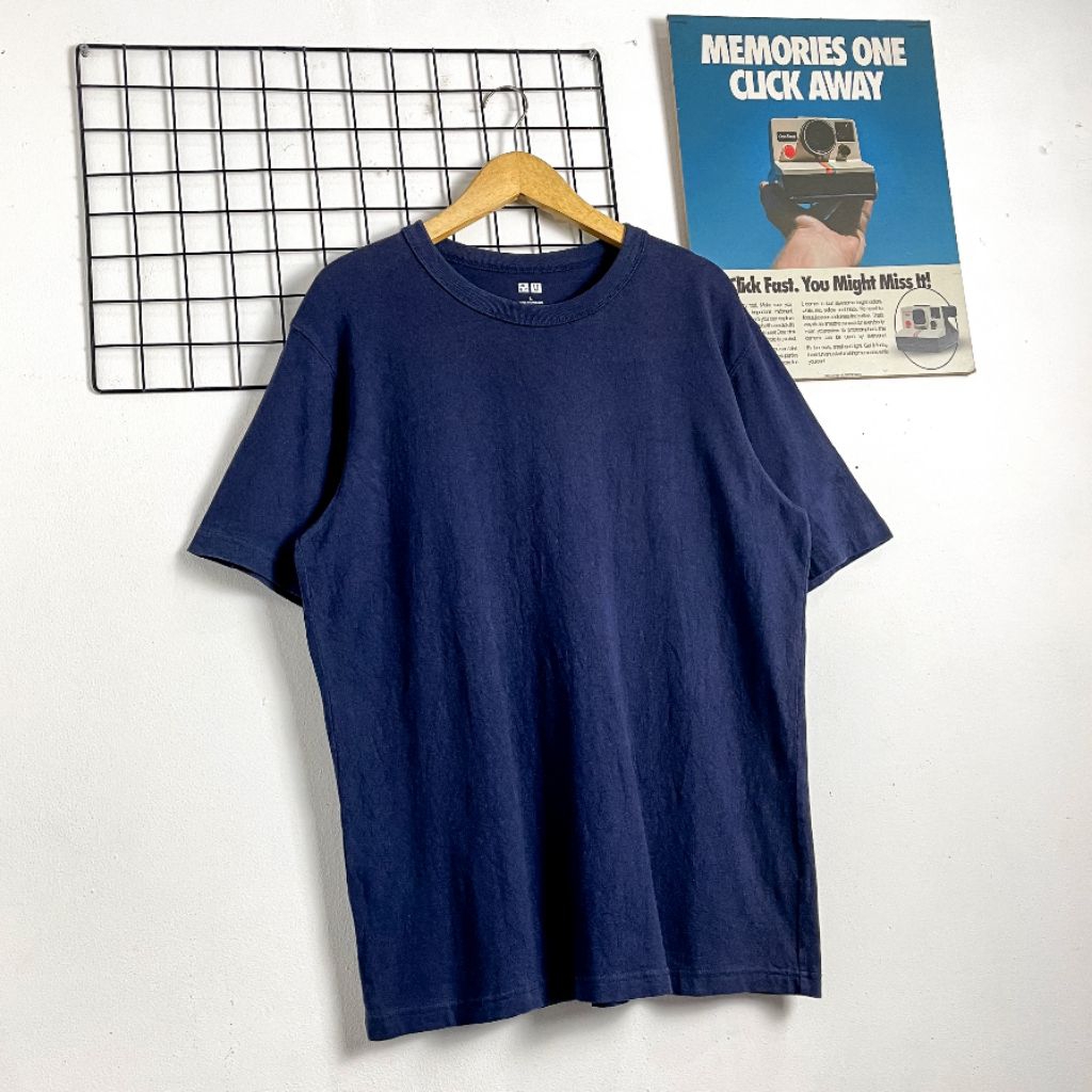 KAOS UNIQLO U SIZE (L) SECOND ORIGINAL, KAOS BASSIC UNIQLO, KAOS POLOS UNIQLO, KAOS PRIA, KAOS WANIT