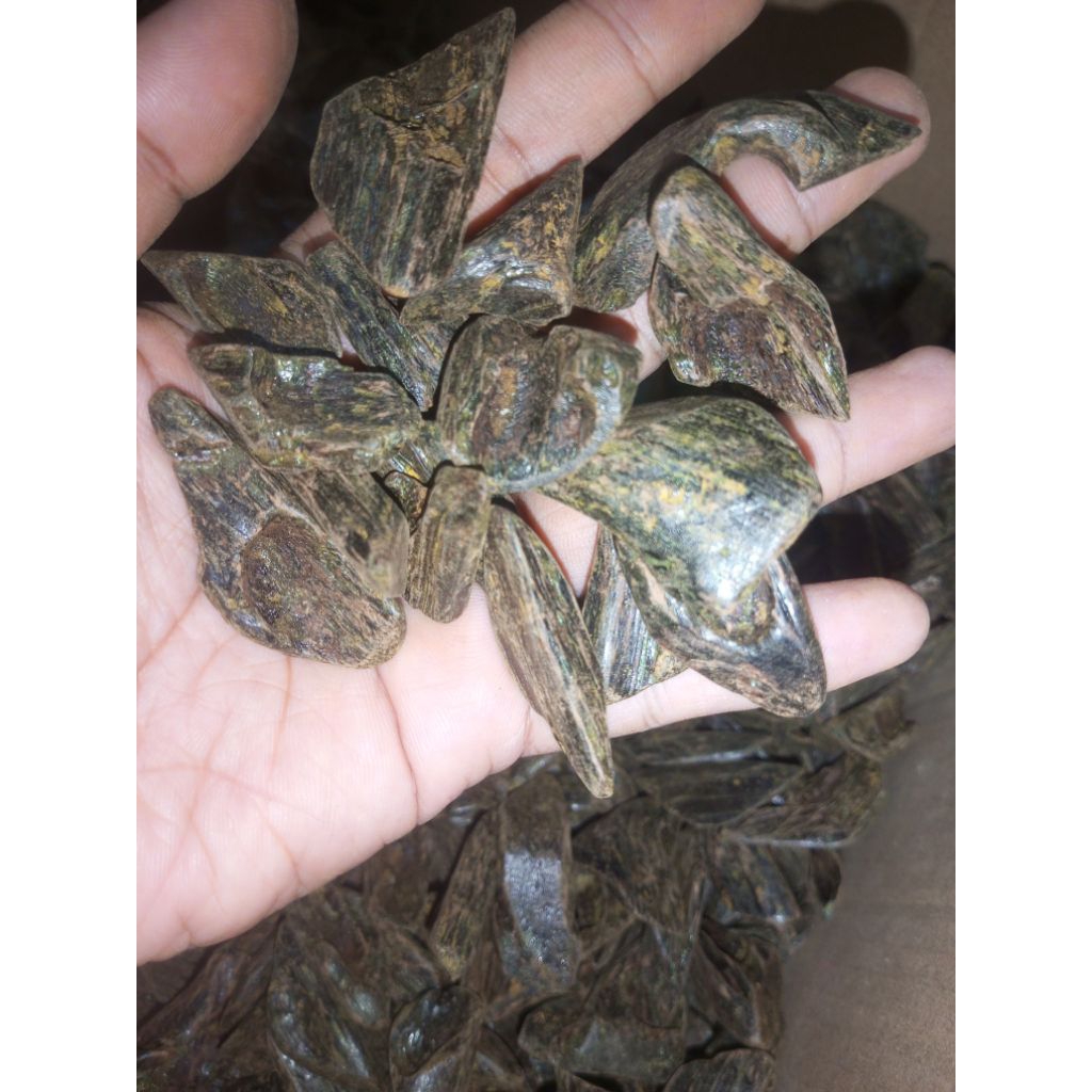 kayu gaharu kalimantan getah merah sanai 100gram