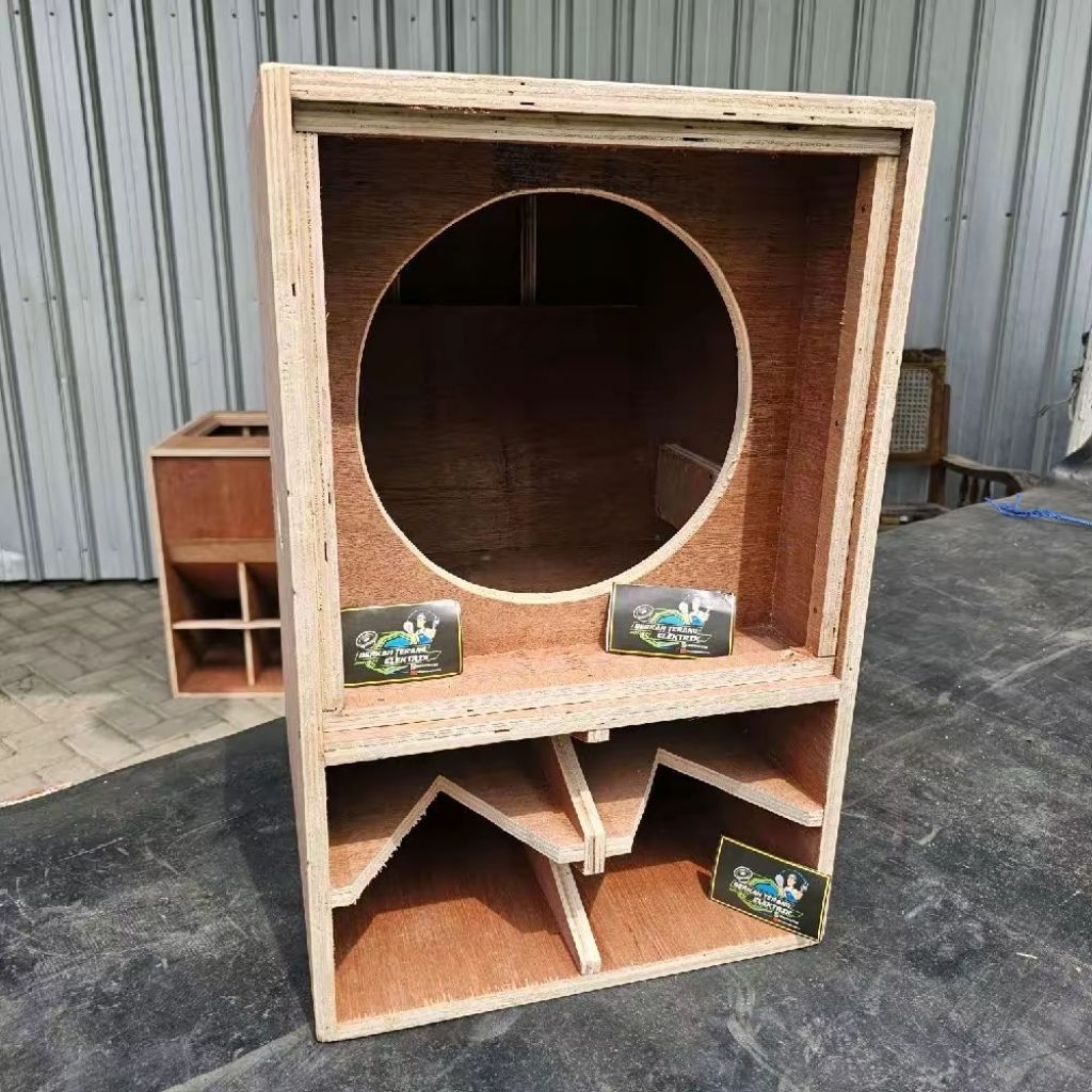 Box speaker CBS 8in sudah cat finishing tekstur kulit jeruk