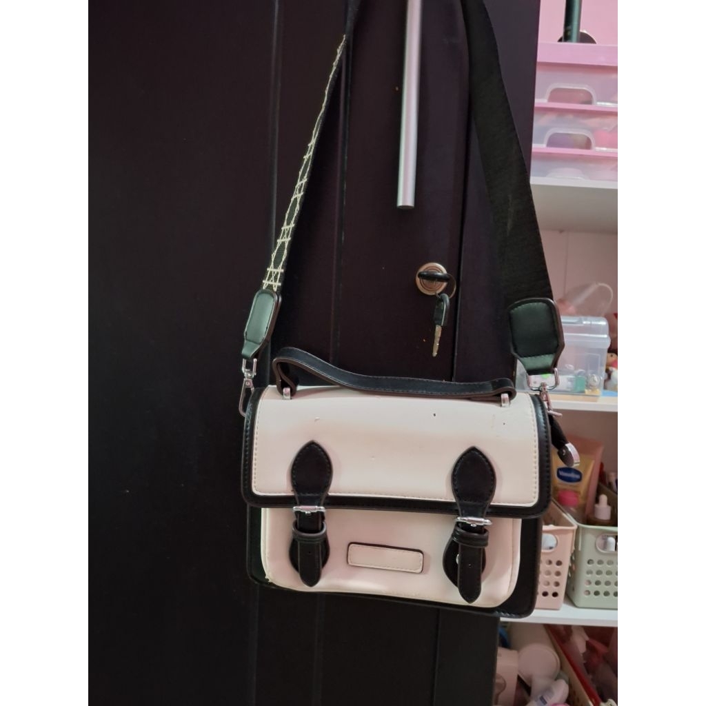 sling bag white & black [preloved]