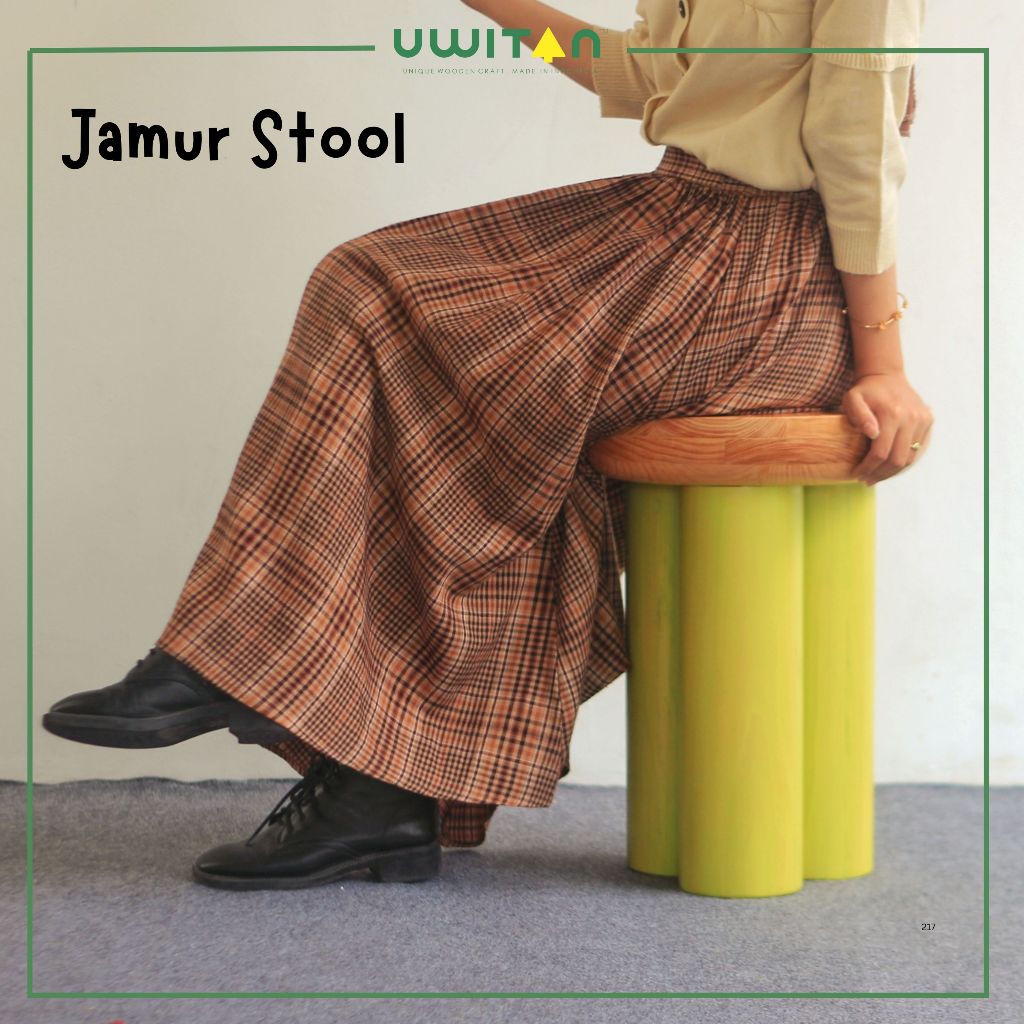 Uwitan Jamur Stool - Bangku Pinus Solid Bentuk Mushroom Warna Hijau dan Natural Kursi Teras Santai D