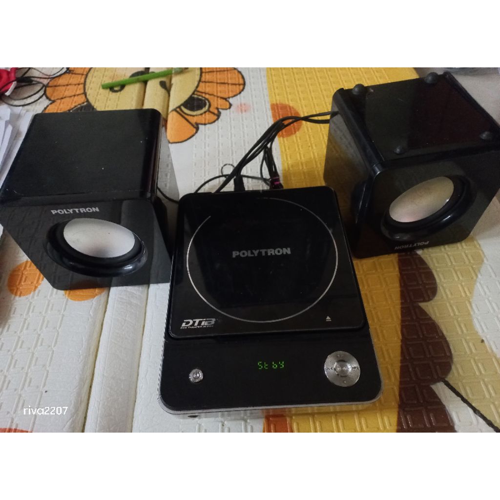 pemutar dvd - polytron -DTIB 3300C - discman - player cd