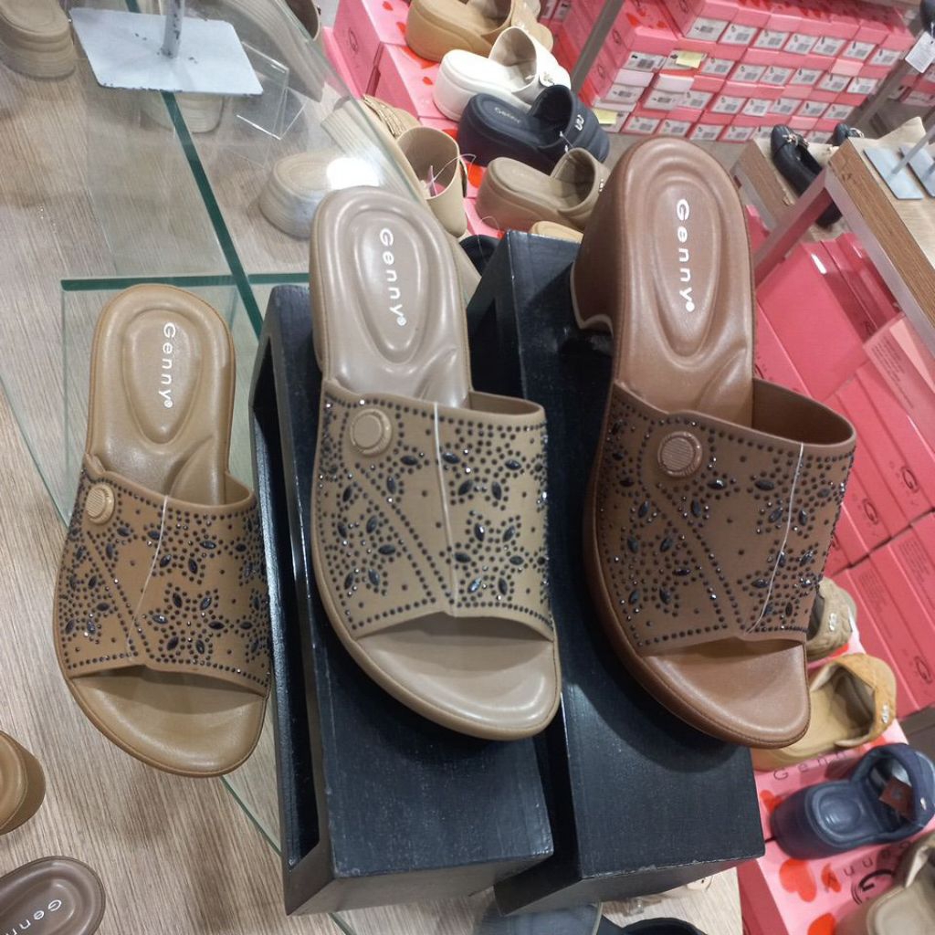 SANDAL WEDGES WANITA MERK GENNY