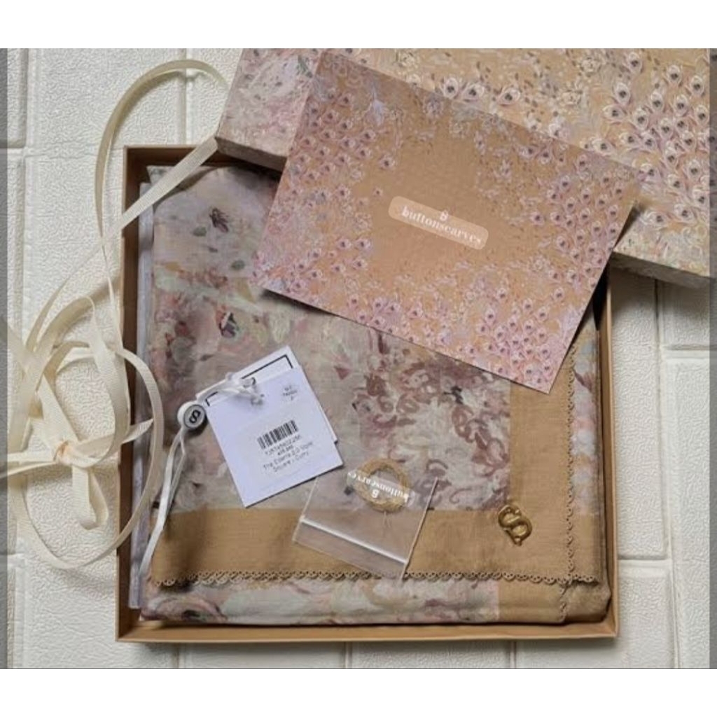 New with tag Buttonscarves Ederra Curry