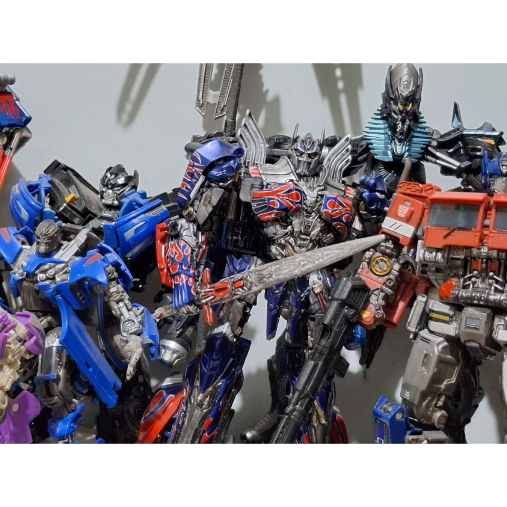 Hasbro Transformers The Last Knight Voyager Class Optimus Prime Repaint