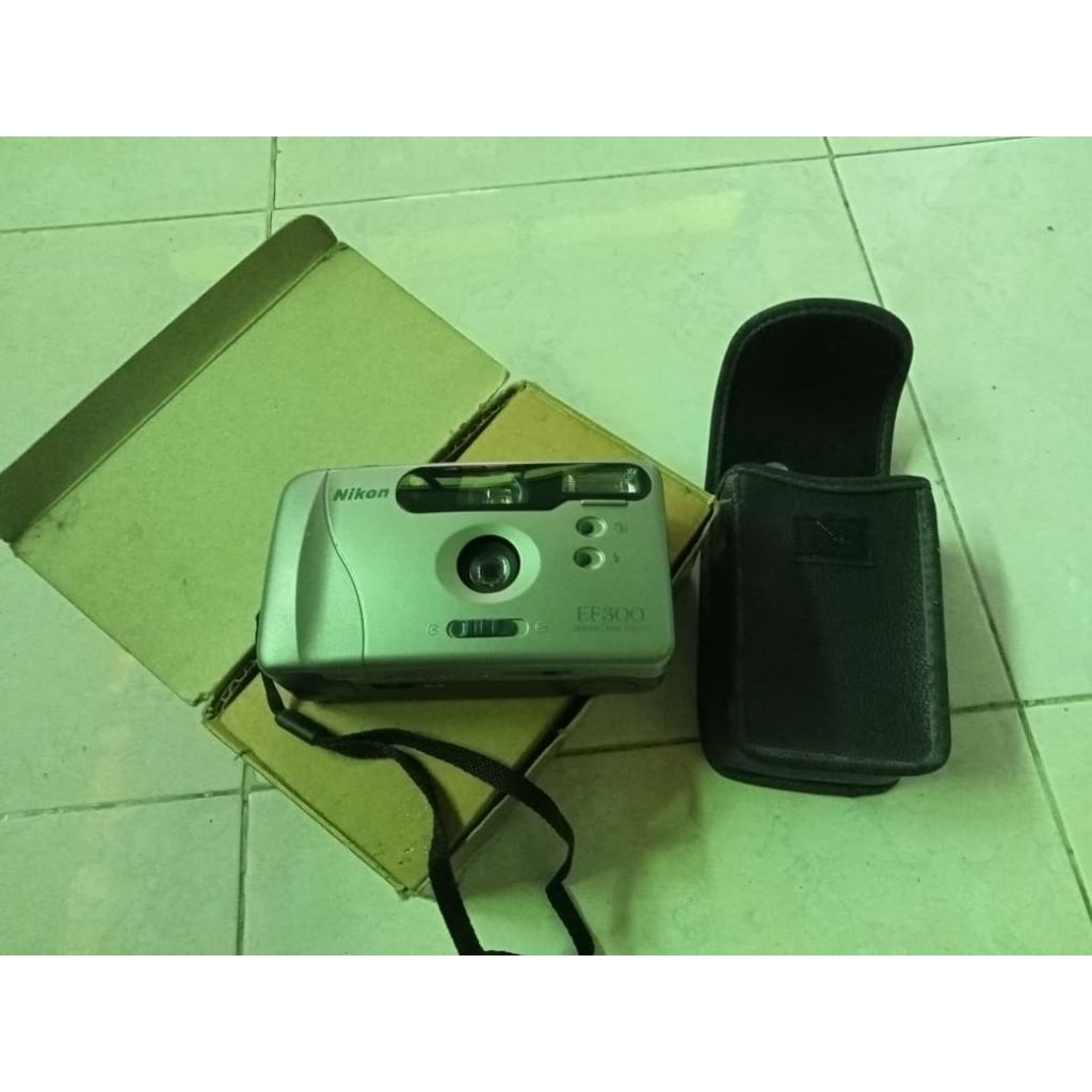 KAMERA NIKON EF300