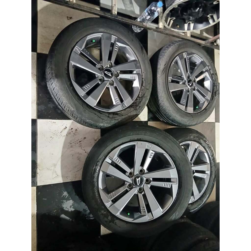 PAKET VELG DAN BAN BEKAS ORIGINAL NEW TERIOS VELG MOBIL OEM SECOND  STD TERIOS R17X6,5 5X114 ET50 GR