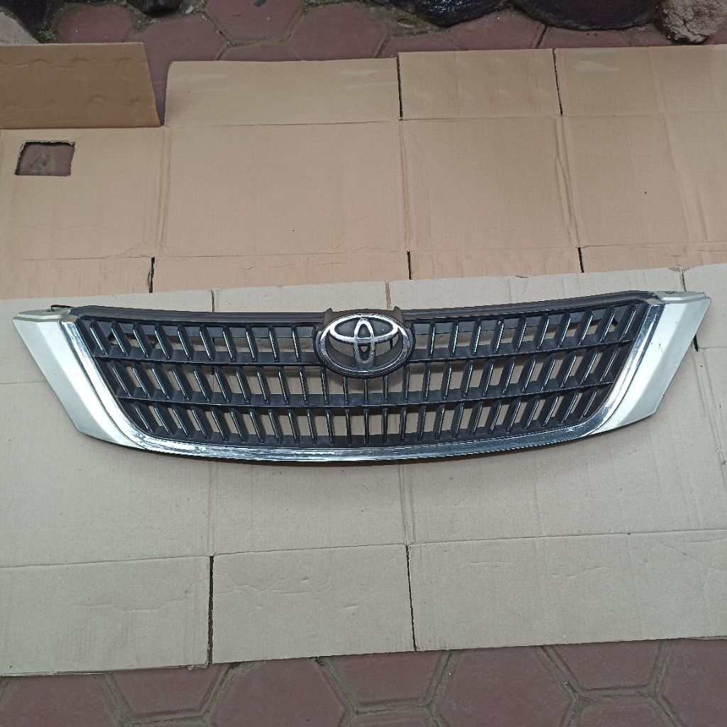 Gril Depan Toyota Innova Tahun 2004-2008 Original Second