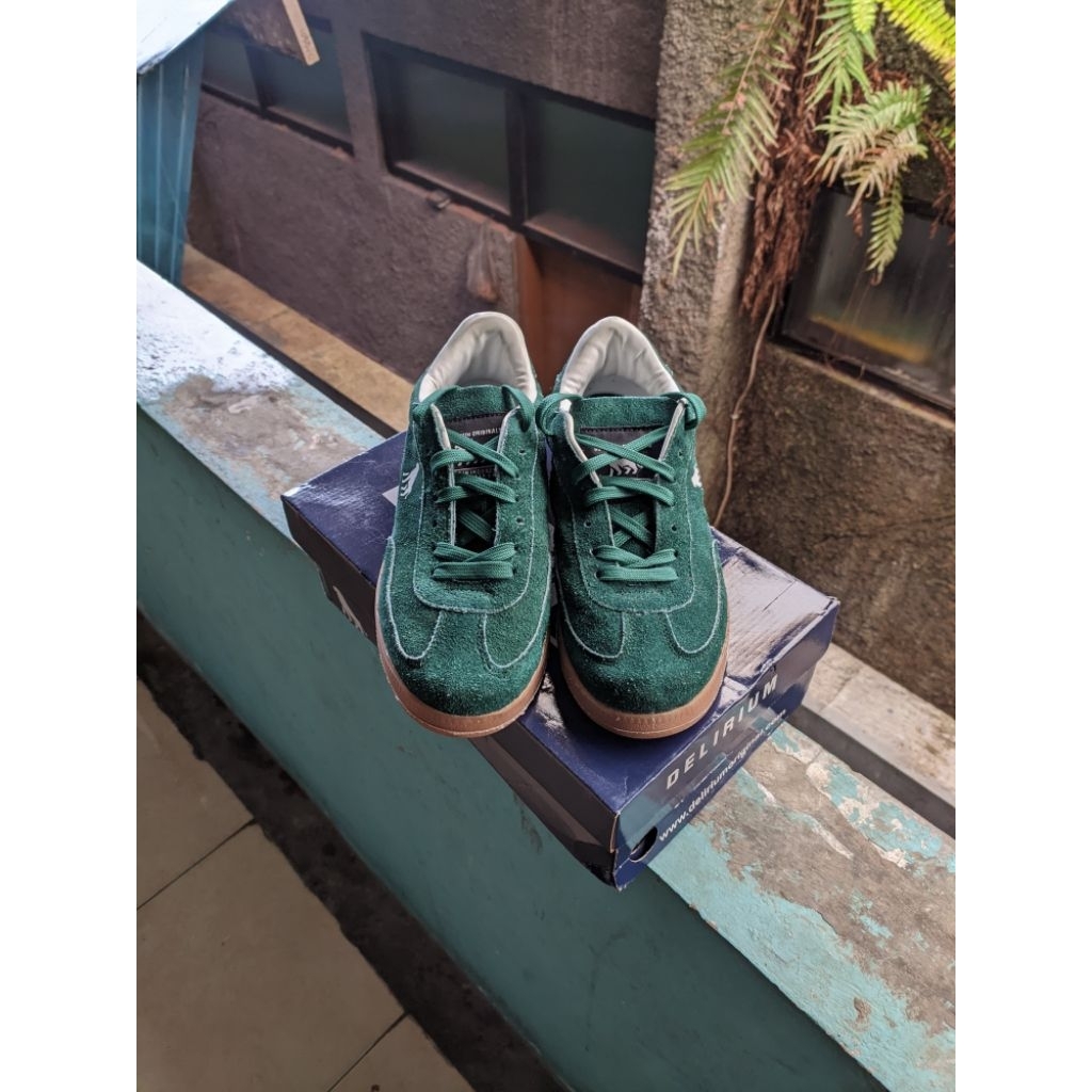 Sepatu delirium Dhelvin OG trainers (Hijau army) / sepatu casual / sepatu second murah