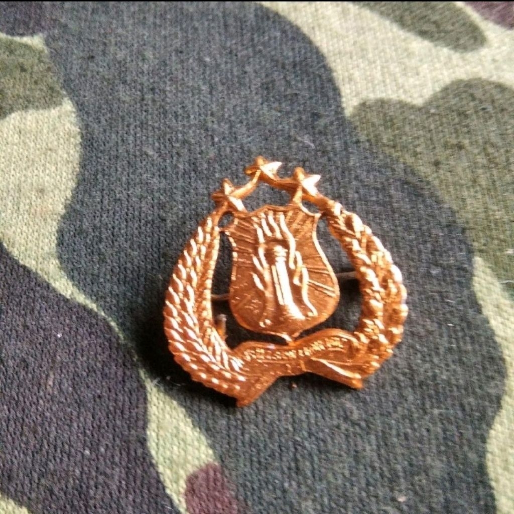pin polisi jadul pin jadul polri bros rastra sewa kottama lin bhayangkara koleksi polisi jadul pin t