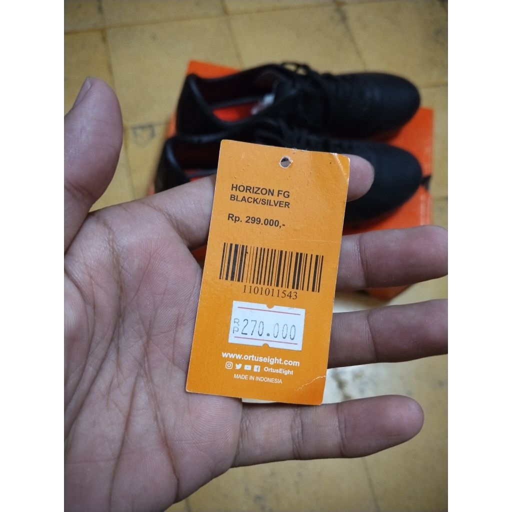 SEPATU BOLA UKURAN 43