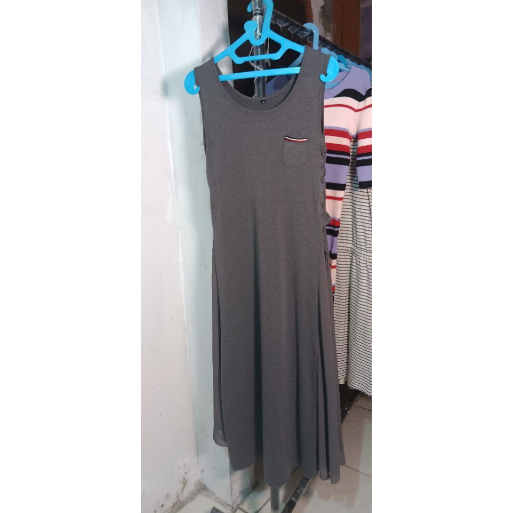 Dress Abu-abu