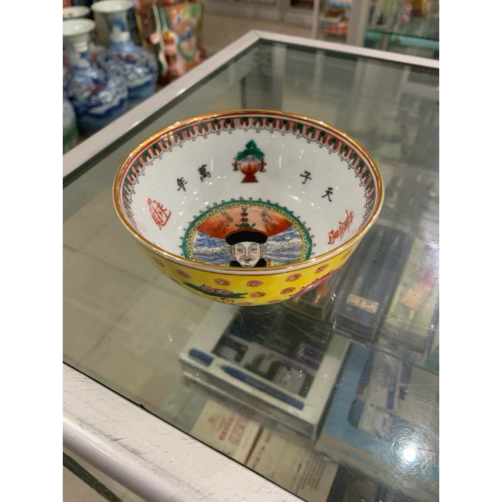 MANGKOK KACA TRADISIONAL CINA BERMOTIF