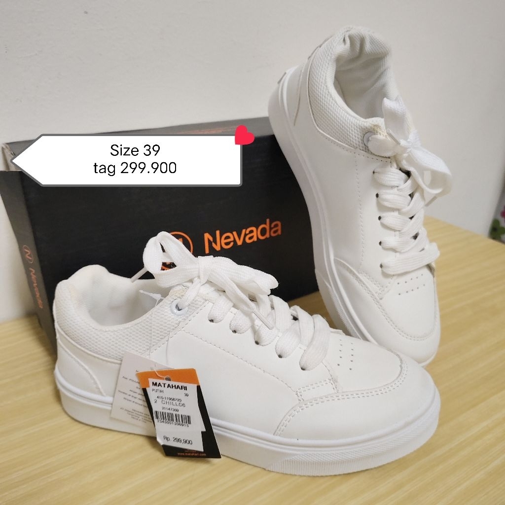 Sepatu Sneakers Tali Wanita Putih Merk Nevada Original