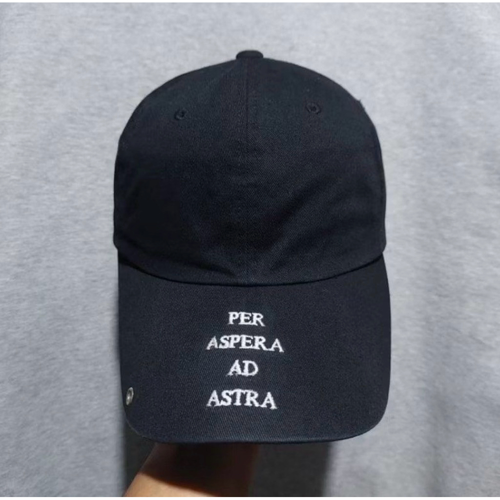 Topi Mack Berry Preloved