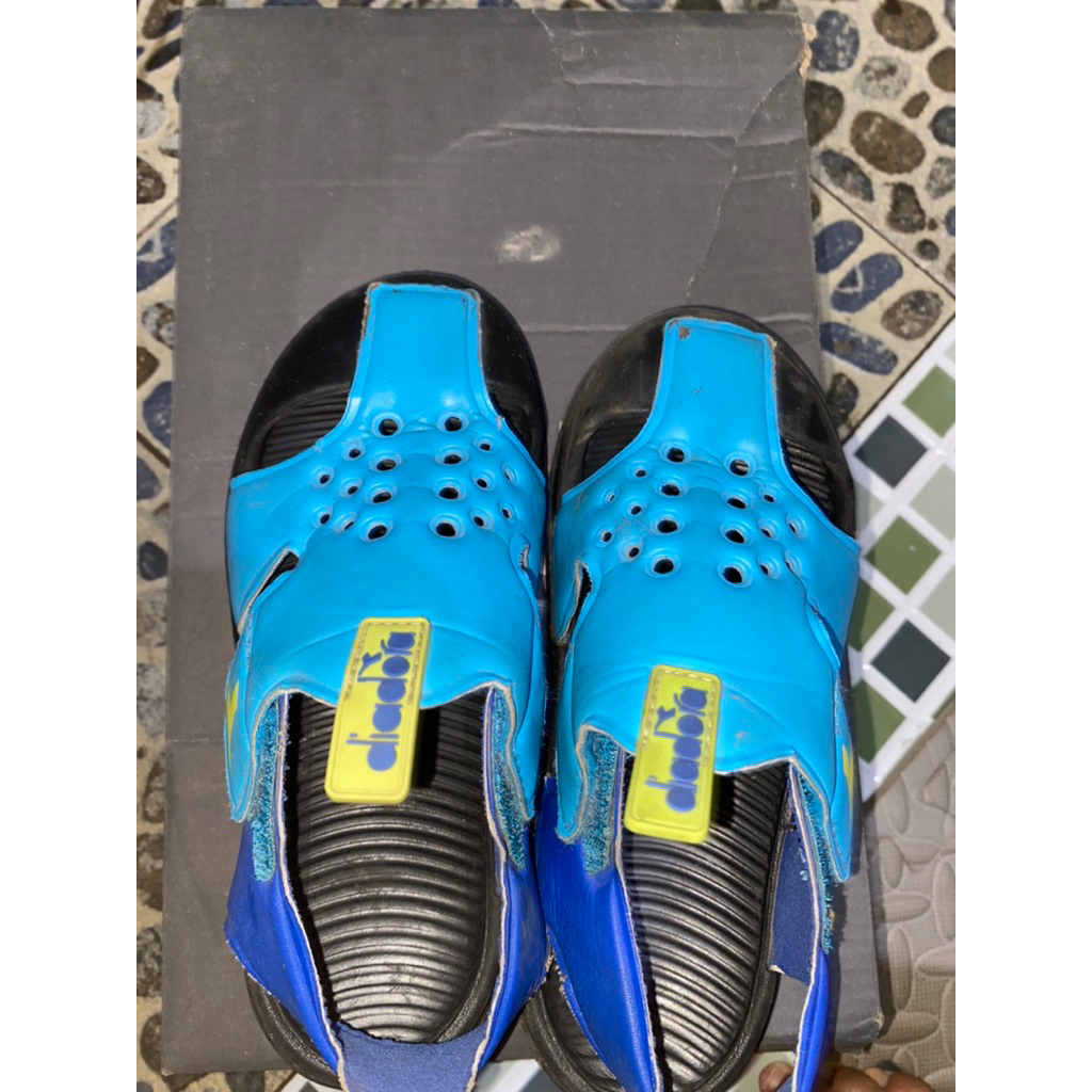 PRELOVED SEPATU SANDAL ANAK BRANDED MERK DIADORA UKURAN 29
