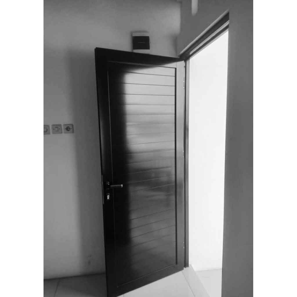 Pintu aluminium spandrel + kusen tersedia warna putih hitam coklat free packing bubble wrep dan kayu
