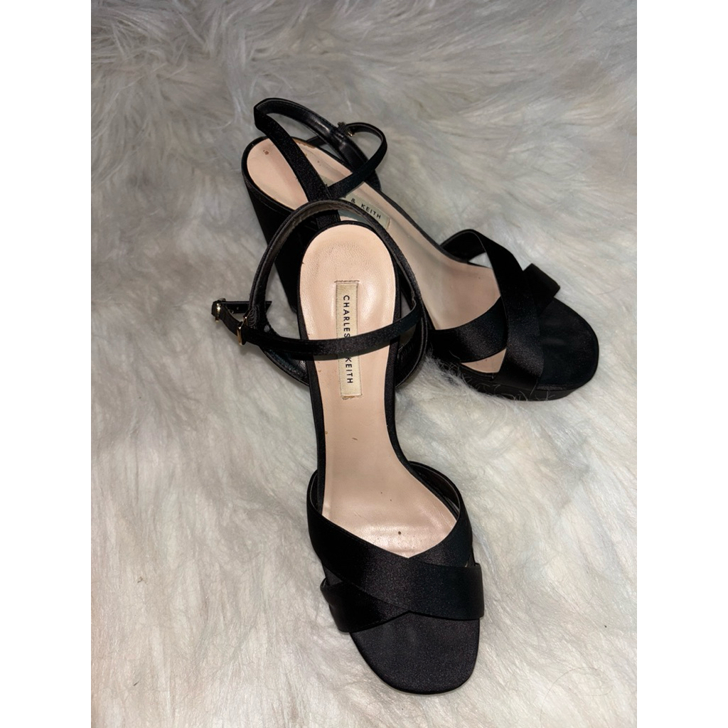 PRELOVED HEELS CHARLES AND KEITH BLACK