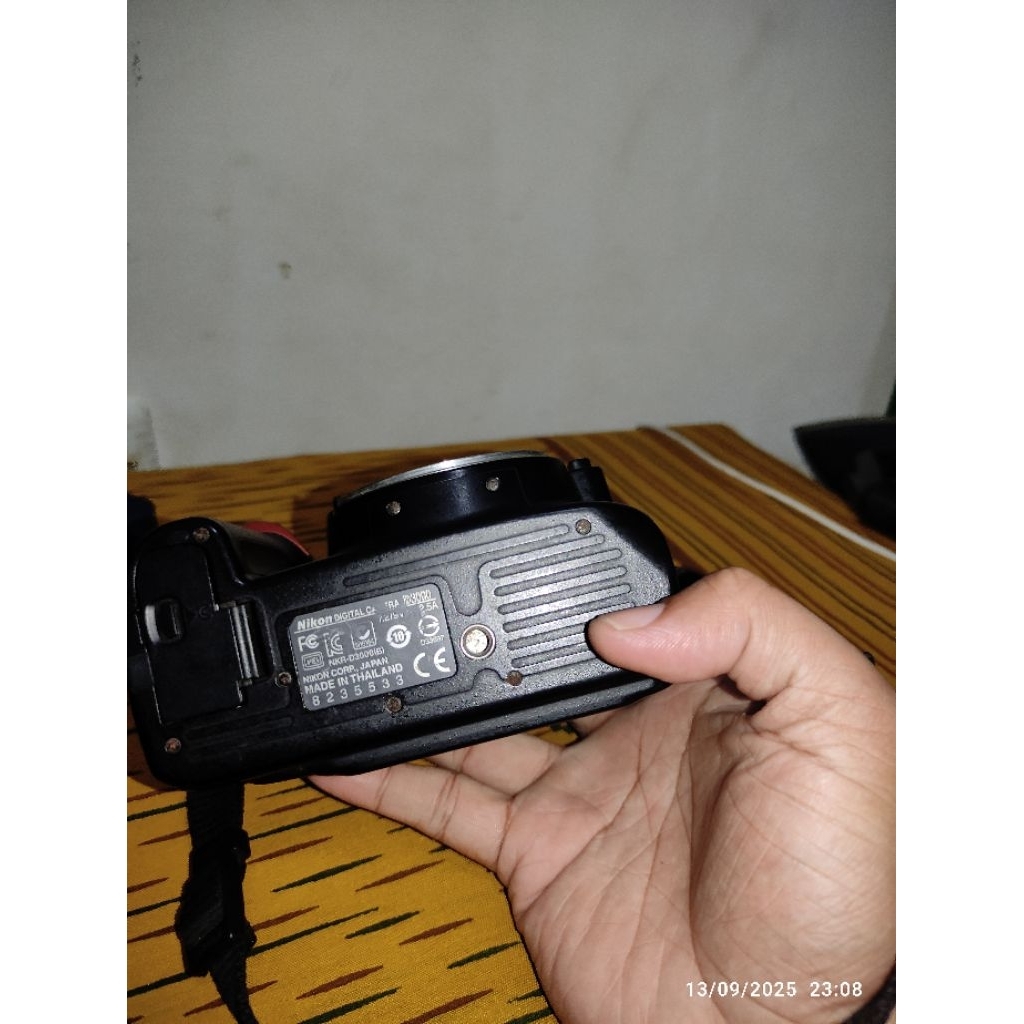 Kamera Nikon D3000 apa adanya