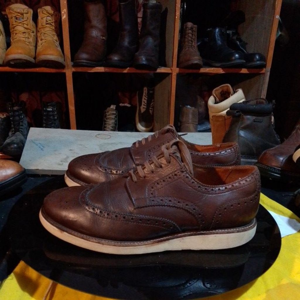 sepatu second Hawkins