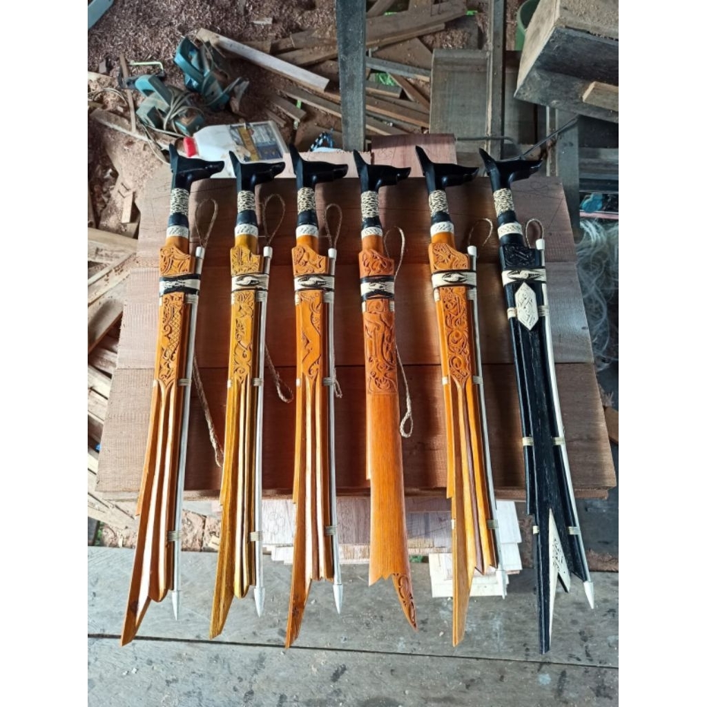 SENJATA MANDAU KHAS DAYAK KALIMANTAN