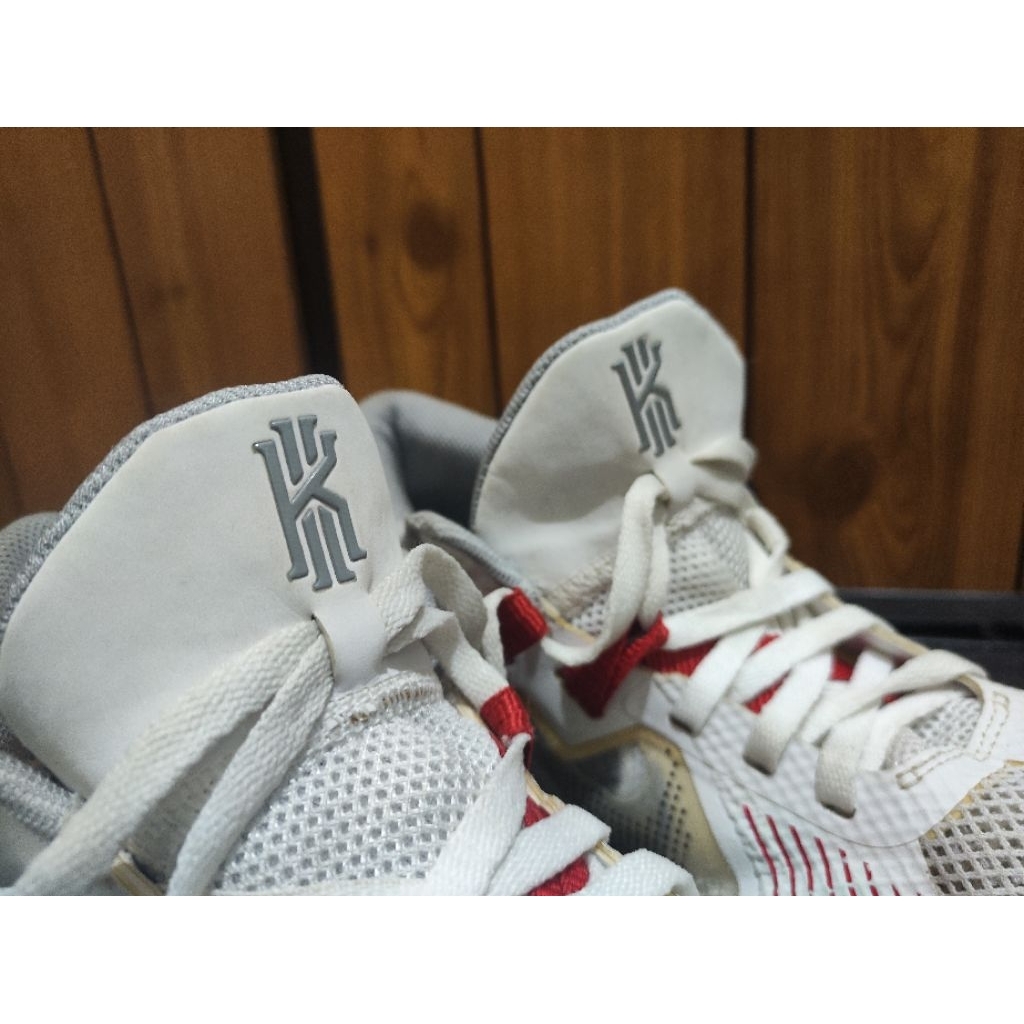 Nike Kyrie Flytrap V "Wolf Grey"