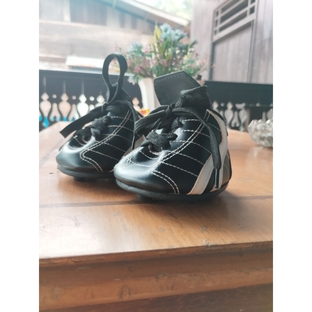 Sepatu football Build a bear