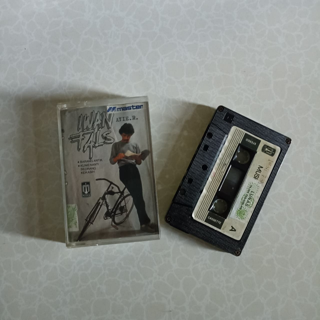 Kaset Pita Iwan Fals Barang Antik Original Kondisi Lumayan