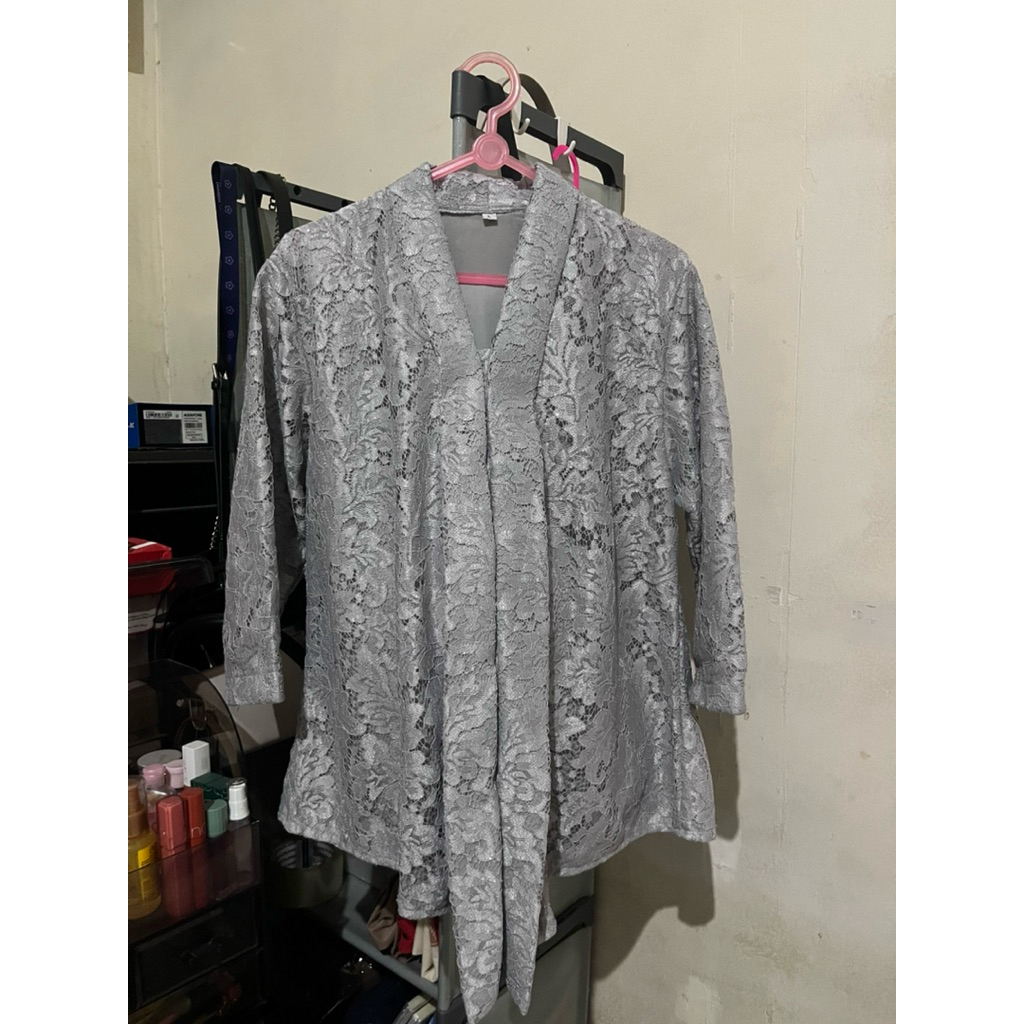 [Preloved] Atasan Kebaya Brokat Silver