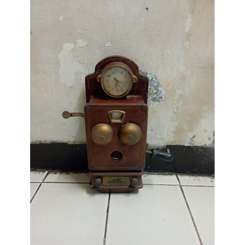 radio sonora antik/radio kayu vintage kondisi off