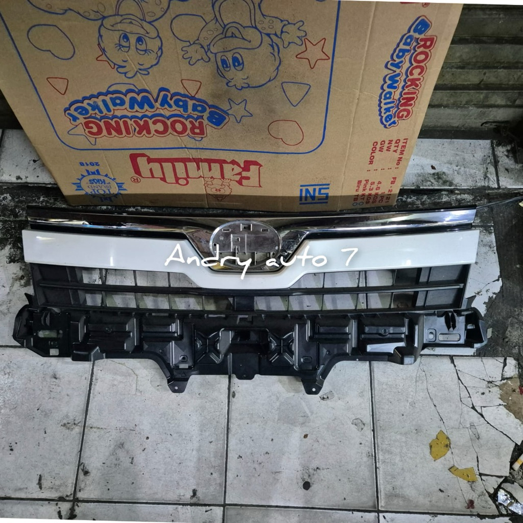 Grill plus List Chrome Toyota voxy original