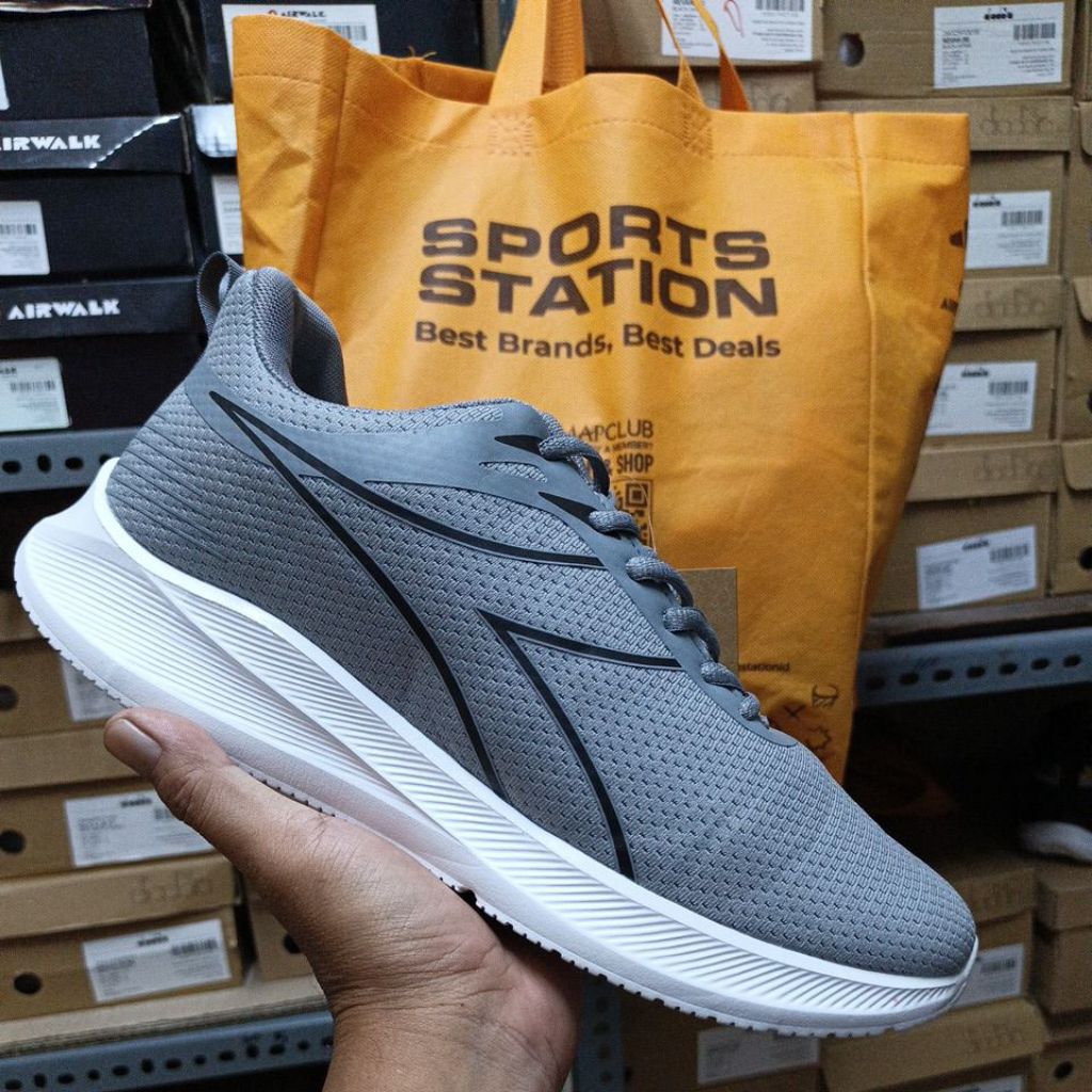 Sepatu Olahraga Running Pria DIADORA Manlio Dark Grey Original Resmi Sport Station