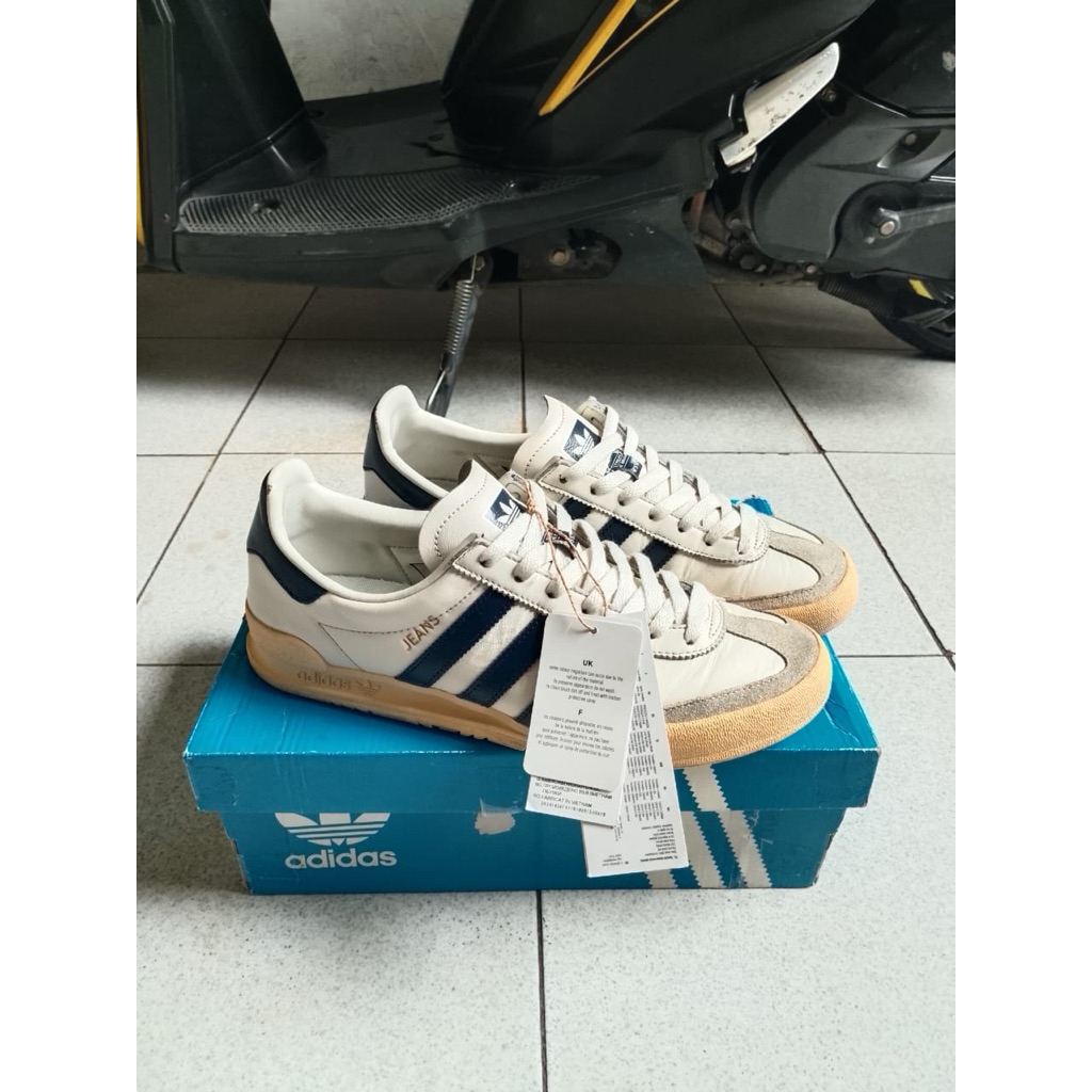 sepatu adidas jeans