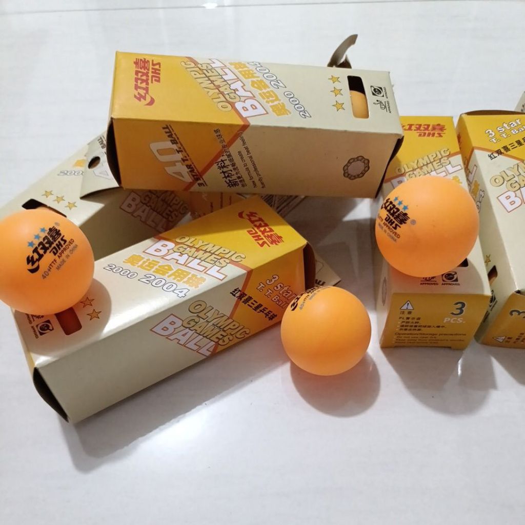 Bola pingpong DHS 3 STAR warna kuning/putih