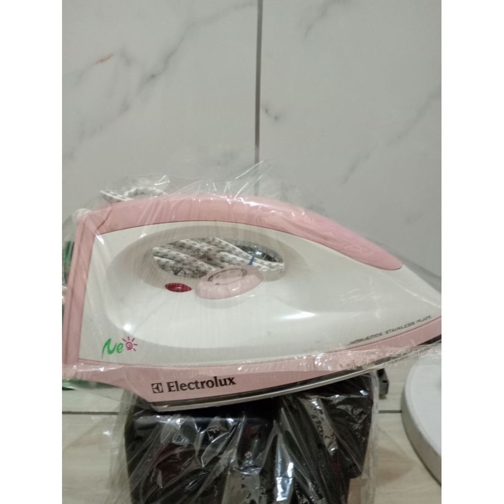 SETRIKA ELECTROLUX