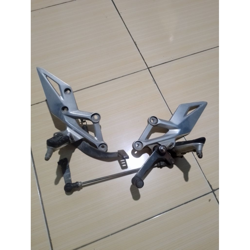 step depan footstep ori cbr150r facelift