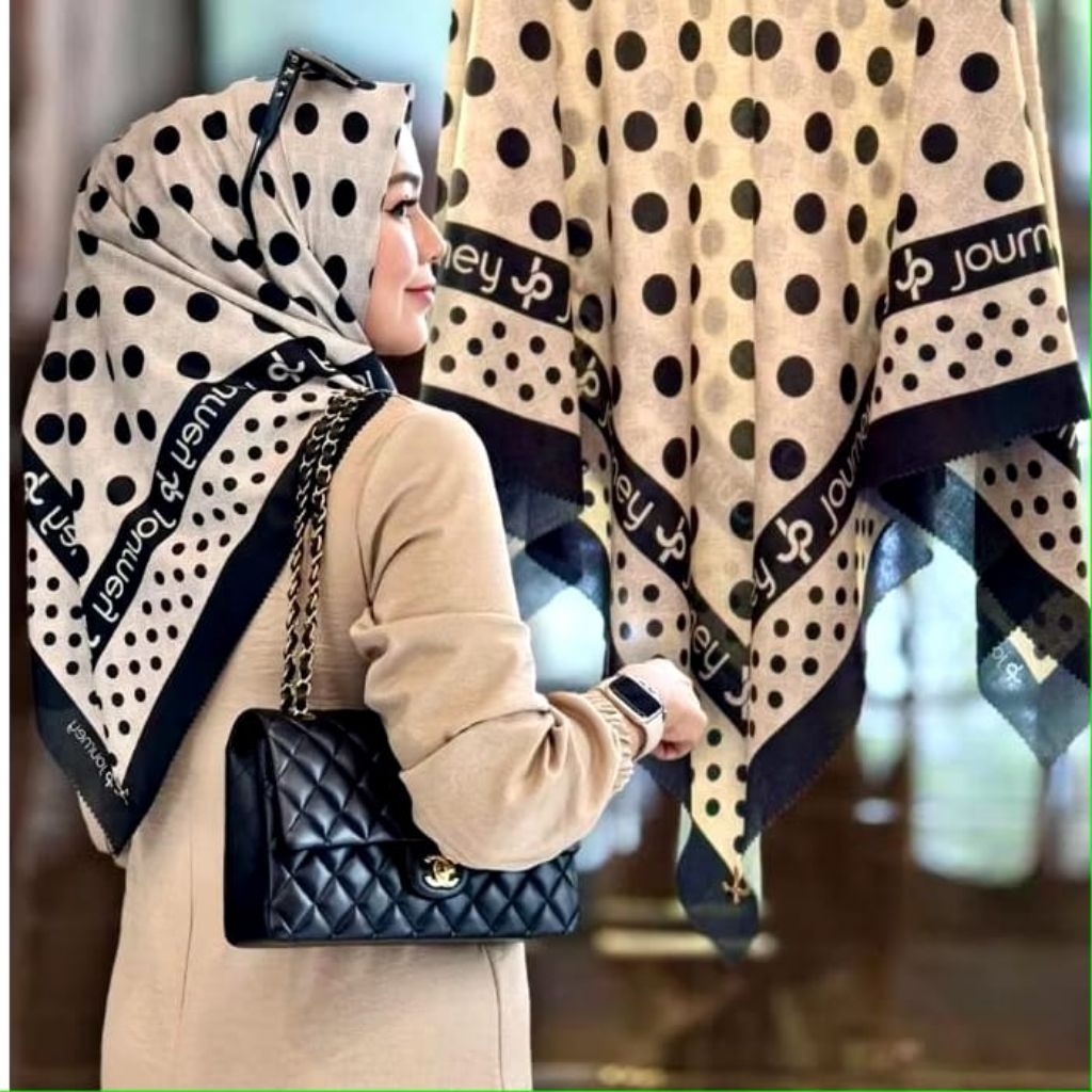 HIJAB SEGIEMPAT VOAL MOTIF ALYA POLKADOT