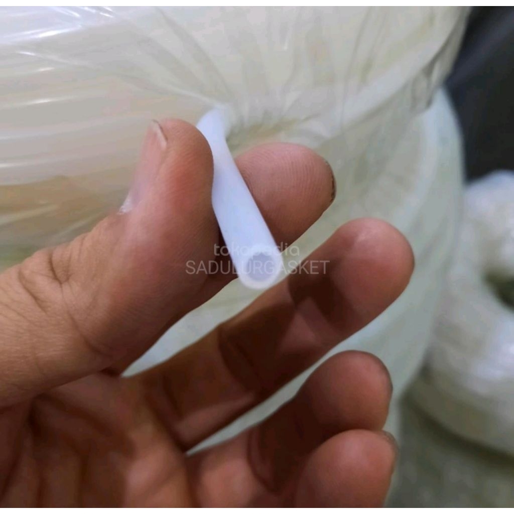 selang selicon tahan panas ( 8mm × 6mm × 1mtr )