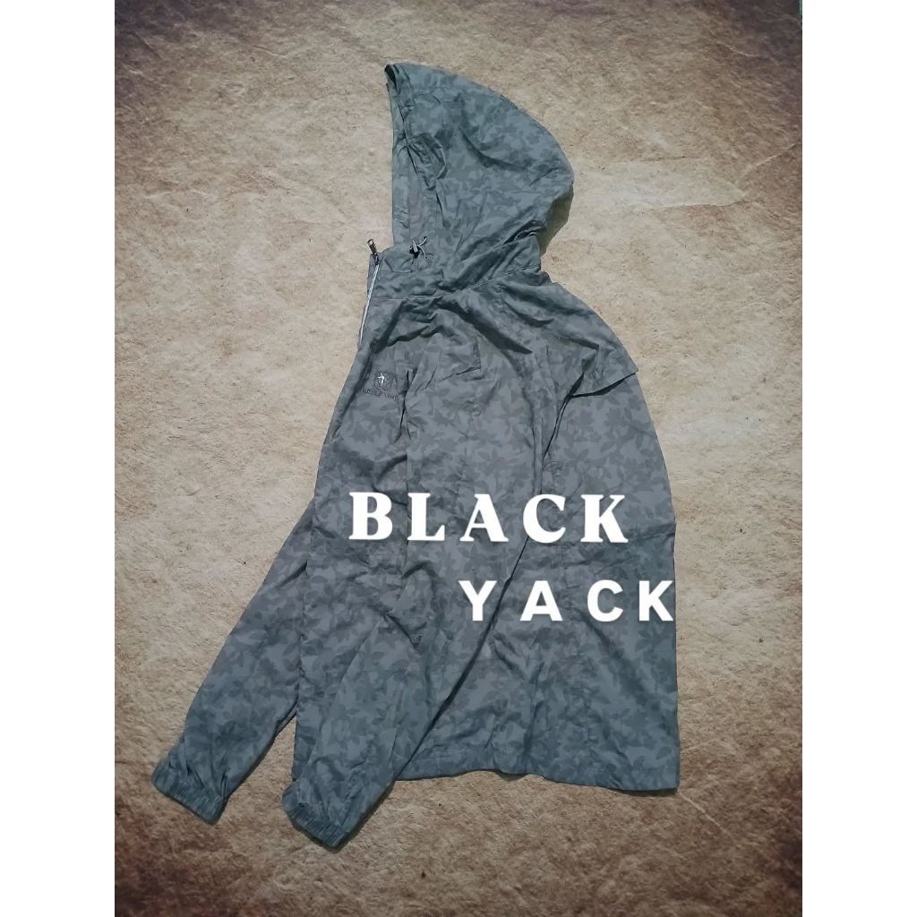 Jaket sport keren BLACK YAK ketebalan sedang second/preloved