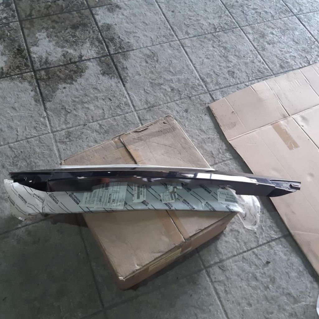 trunklid trunk lid list moulding bagasi darkchrome avanza veloz 2015 2016 2017 2018 ori