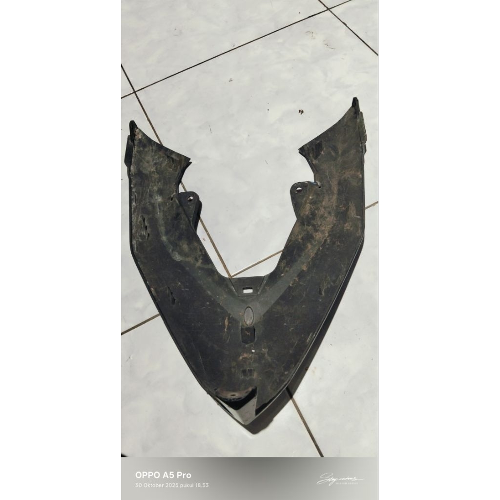 Tameng / dasi lampu depan Honda vario 125 old /150 led old original copotan