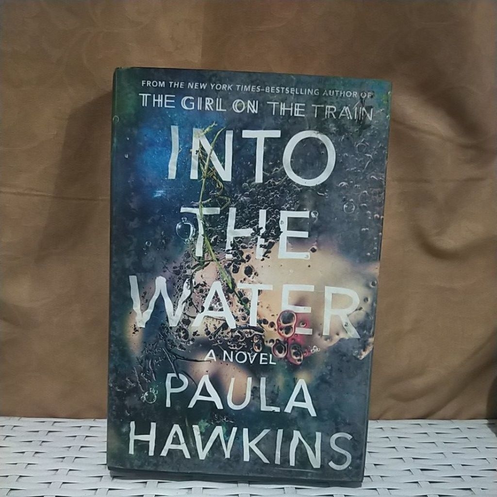 INTO THE WATER - PAULA HAWKINS