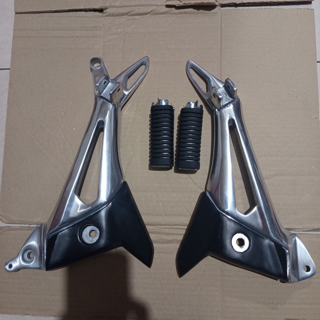 FOSTEP DUDUKAN BELAKANG HONDA SUPRA X 125 TROMEL DAN REVO OLD 100CC 2008-2015 POLES FOOTSTEP POSTEP 