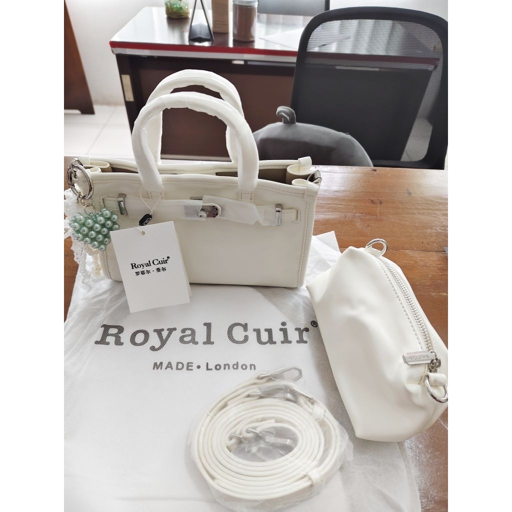 Royal Cuir broken white