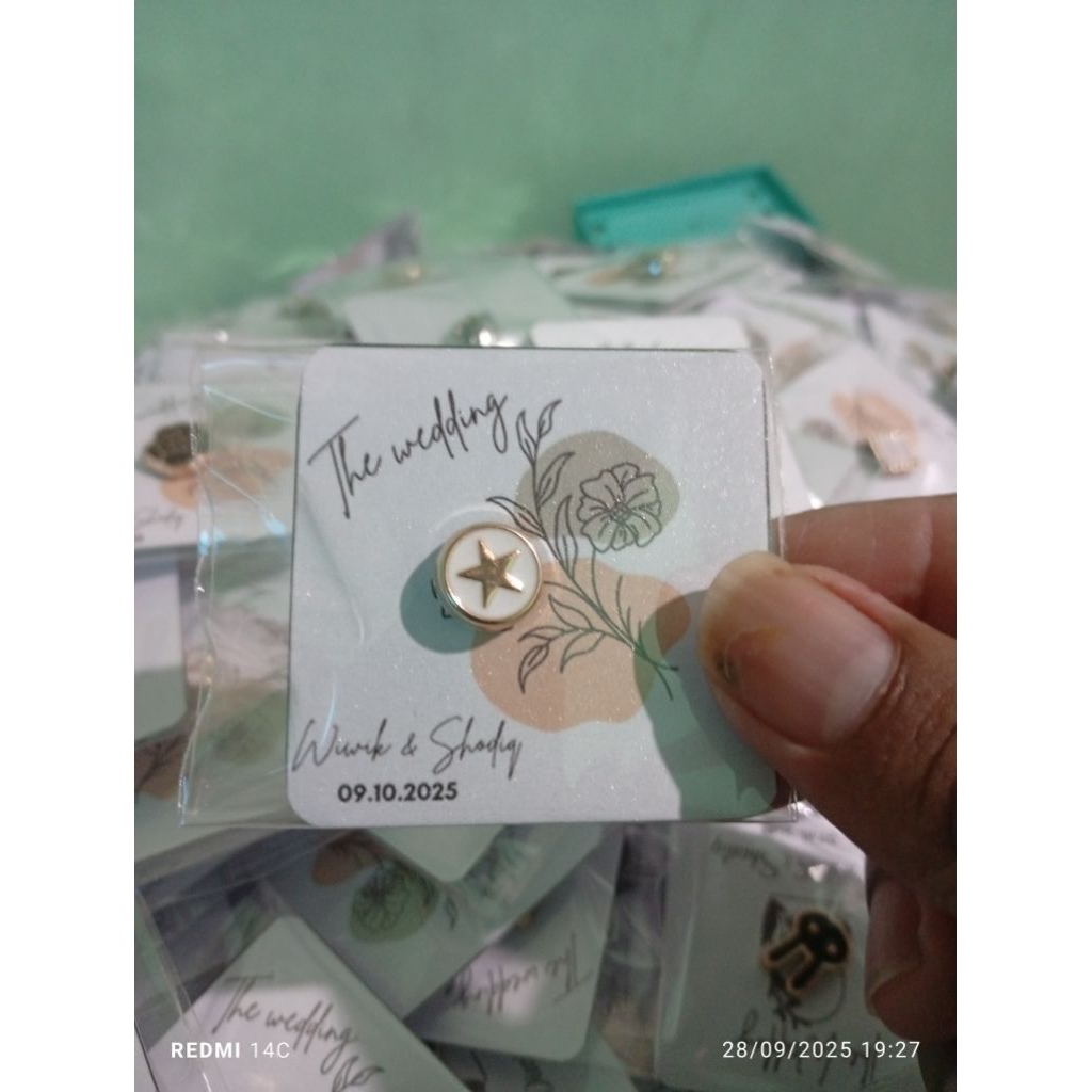 Souvenir mini bross Pernikahan Ulang Tahun Wedding Arisan