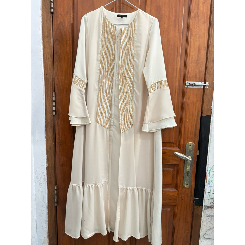 preloved abaya by cardinalfemme