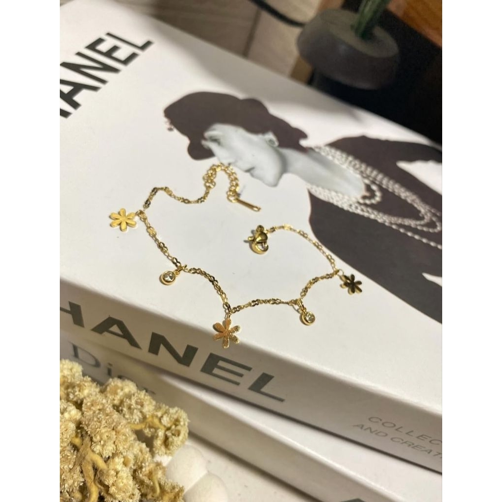 Gelang daisy titanium