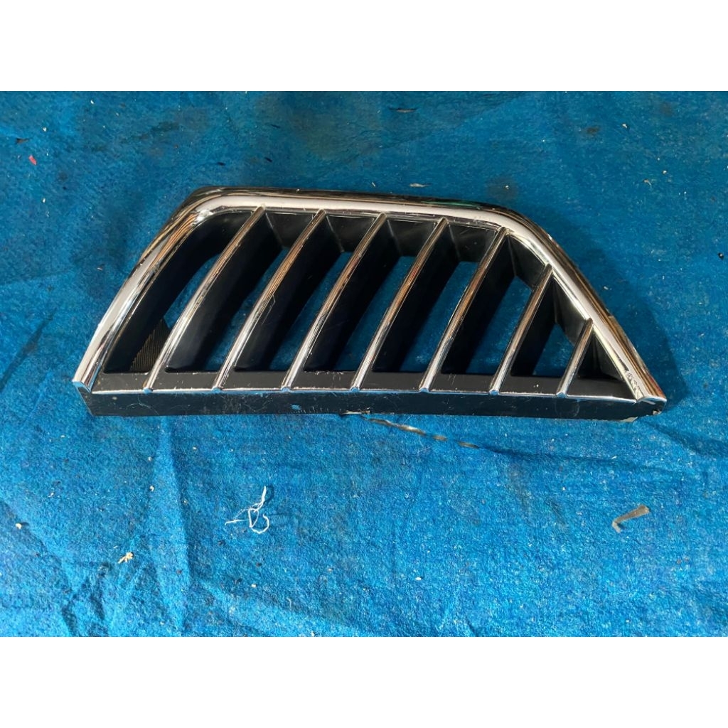 Grill gril Mitsubishi Strada L200 original